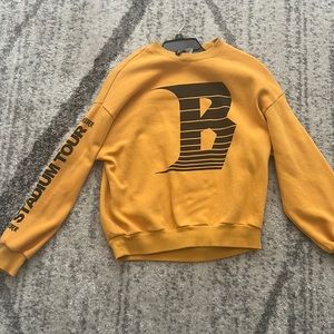 Justin Bieber stadium tour sweatshirt.